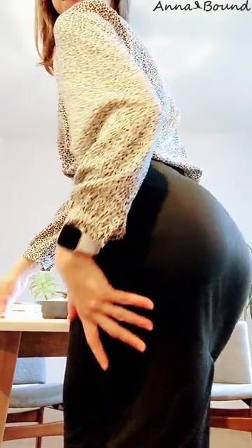 Execs love anal, too! Are you bending me over the desk yet? ????